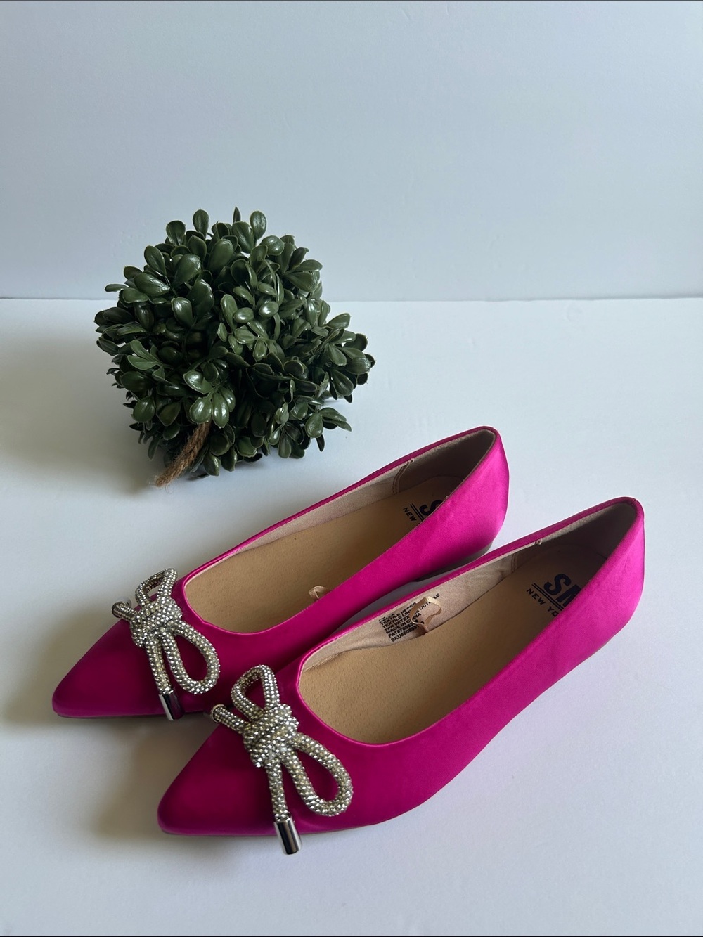 SM New York Fuchsia Pointed-Toe Flats with Rhinestone Bow - Picture 2 of 8